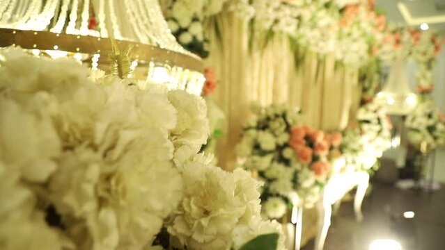 Luxurious Walima Decor &ndash; Stunning Golden Ambiance Captured in Cinematic Video Shots of a Grand Pakistani-Indian Wedding
