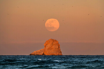 Luna en las Islas Medas