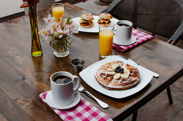 Desayuno al aire libre.