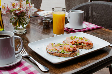 Desayuno al aire libre.