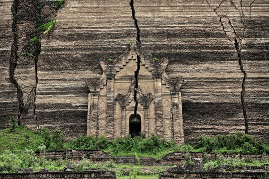 Mingun Pahtodawgyi, Burma.