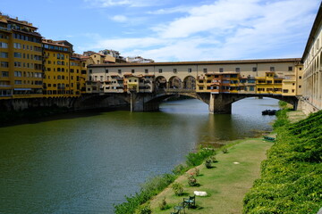 Fototapeta na wymiar Ponte vecchio. Ponte Vecchio in Florence.Bridge over the Arno river with houses and goldsmiths' shops. Florence, Tuscany, Italy. 