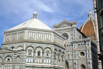 Fototapeta na wymiar Florence cathedral. Cathedral square in Florence.Santa Maria del Fiore baptistery with blue sky. 