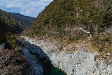 Fototapeta na wymiar 日本　徳島県三好市を流れる吉野川と大歩危峡