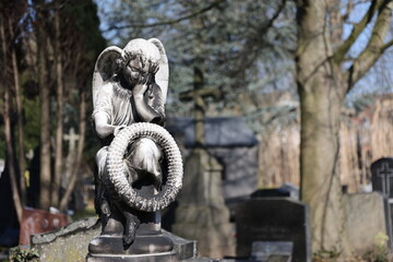 ange au cimetière