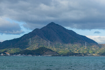 日本　福井県大飯郡高浜町の若宮海水浴場から見える青葉山