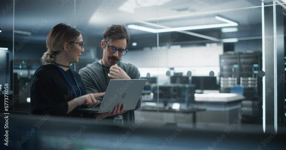 Aufkleber Multicultural Chief Technology Officer Talking to Software Developer, Discussing Neural Network Updates in High Tech Research and Development Facility. Professional Computer Specialists at Work