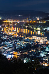 Fototapeta premium 日本 広島県尾道市の千光寺頂上展望台から見える尾道水道と尾道大橋と尾道の夜景