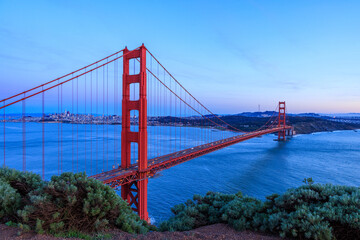 Fototapeta na wymiar Iconic Golden Gate Bridge and San Francisco city on coast at sunset