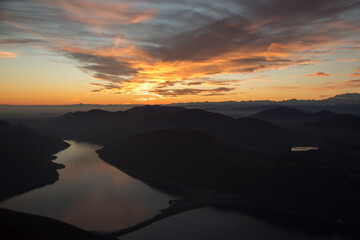Fototapeta premium Tramonto sul lago