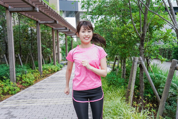 Fototapeta premium ランニングをする女性