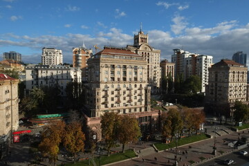Fototapeta na wymiar A nice view of Kyiv center from a building on Krechtchatik avenue.