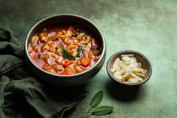 soupe de légumes tomate et pâtes minestrone fait maison