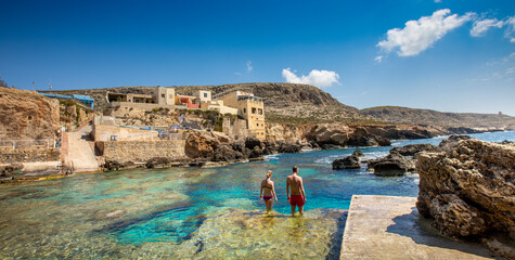 Paysage de bord de mer sur l'île de Malte en Méditerranée. - obrazy, fototapety, plakaty