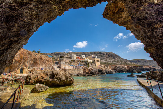 Paysage de bord de mer sur l'&icirc;le de Malte en M&eacute;diterran&eacute;e.
