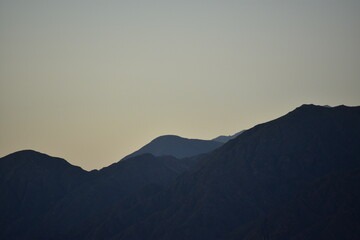 atardecer en la montaña