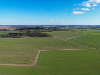 Luftbildaufnahme Äcker und Wälder