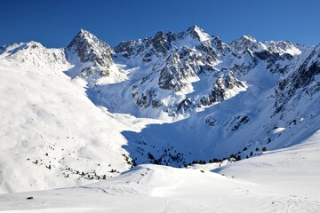 Fototapeta na wymiar Alpine peaks in Austria