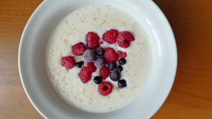 yogurt with berries