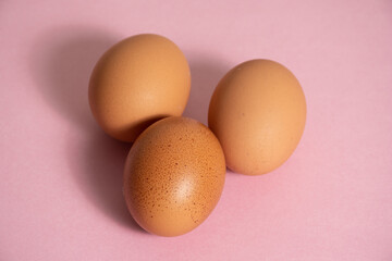 3 huevos juntos - 3 eggs together
