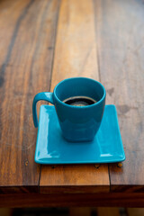 Obraz na płótnie Canvas Blue coffee cup on a wooden table.