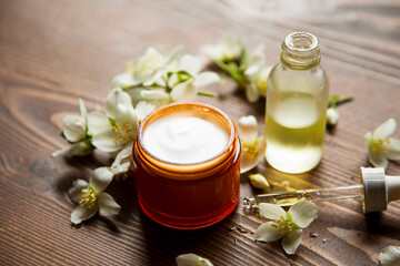 Organic jasmine skincare and jasmine oil - 577525472