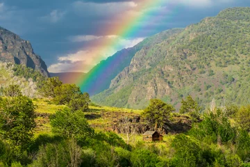 Tapeten Beautiful Rainbow over South Steens Mountain Valley © TSchofield