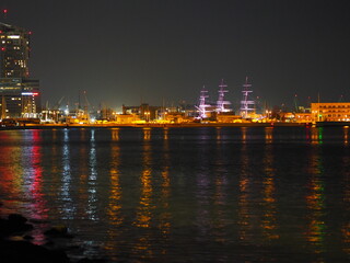 Fototapeta na wymiar noc nad morzem w Gdyni