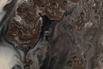 Outdoor-Kissen Flow pour wave oil and acrylic color painting blot and drop wall. Abstract swirl black and bronze texture background. © Liliia
