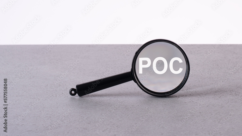 Aufkleber magnifier focuses on the word poc. finding, detecting or focusing on a problem and analyzing for bus