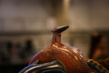 2023-02-05 CLOSE UP OF A LEATHER SADDLE HORN IN A ARENA AT A HORSE SHOW