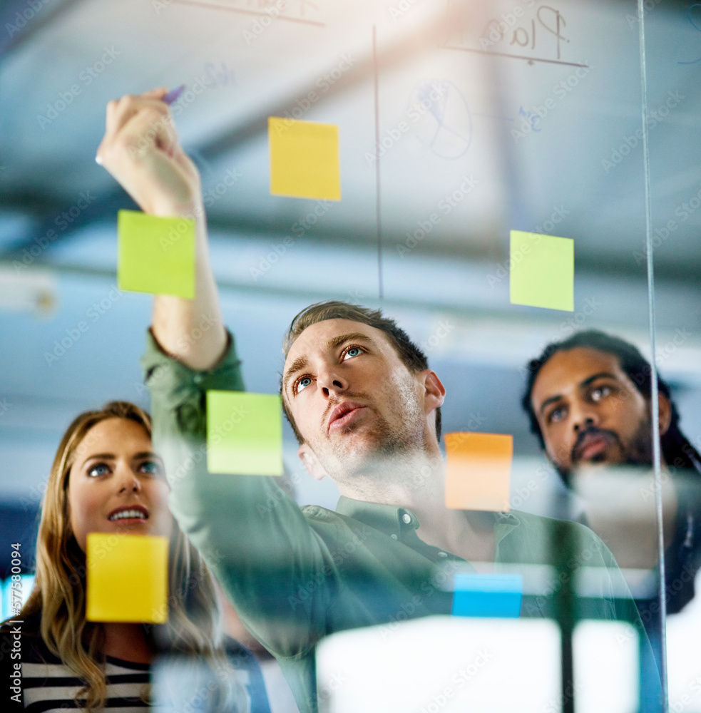 Fototapete Combining knowledge for the good of business. Shot of colleagues having a brainstorming session with sticky notes at work.