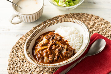 トマトをじっくり煮込んだ、牛サーロインのハヤシライス
