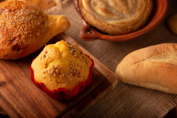 Panque Chino de Nuez. It is a sweet bread similar to a muffin or Mantecada covered with nuts, it is one of the typical Mexican sweet breads, very popular in the center of the country and other states.