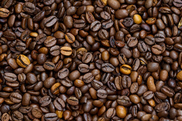 Fototapeta premium Roasted dark coffee beans background. Multi color