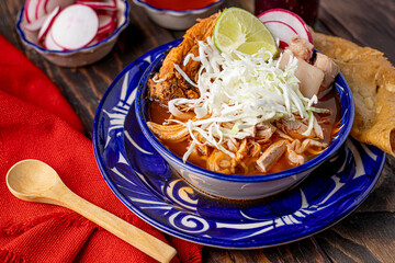 pozole rojo, comida tipica mexicana