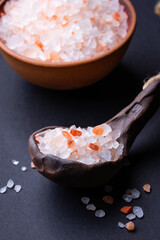 Himalayan salt in bowl and spoon
