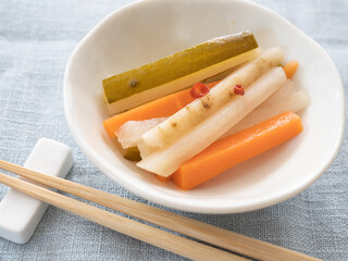 皿の上のピクルス