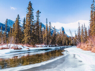 カナディアンロッキーのある生活 (カナダ - キャンモア)