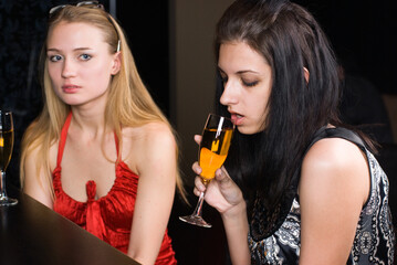 Fototapeta na wymiar young women enjoying a drink at a bar