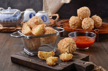 Bakwan Goreng or Cah Yen is Chinese street food made from flour and chopped chicken and prawns, shaped into rounds and fried and eaten with chili sauce.
