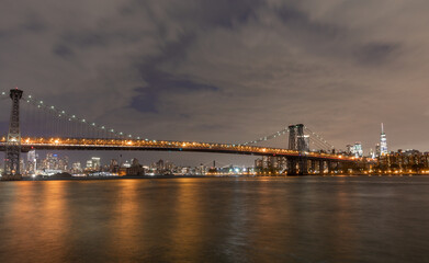Obraz premium View of the Brooklyn, Manhattan and Williamsburg Bridge at night. Long Exposure Photo Shoot.