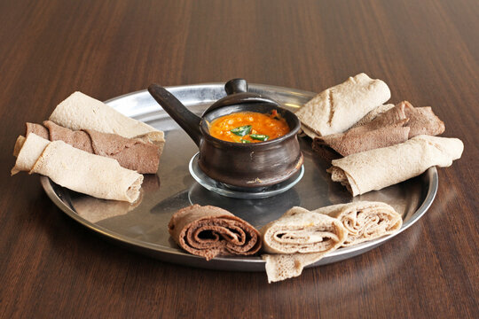 Eritrean dish called Shiro served with flatbread