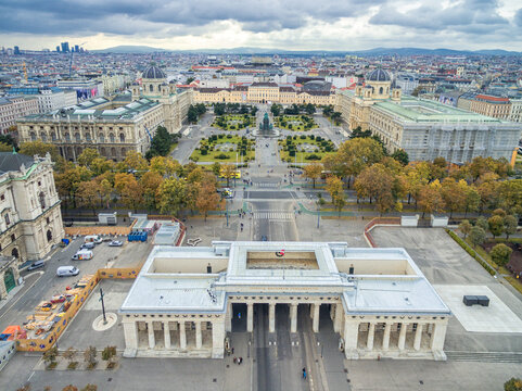 AuSeres Burgtor, Heroes Square, Museum of Natural History and Maria Theresien Platz. Large public square in Vienna, Austria