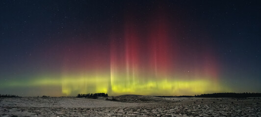 Northern lights - Aurora borealis dancing in the night sky.