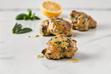 Juicy Lemon Garlic Butter Chicken Thighs: A Delicious and Easy Dinner Recipe
