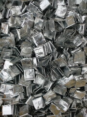たくさんのアルミ片
