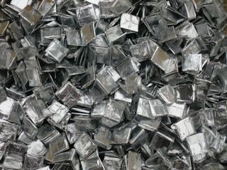 たくさんのアルミ片