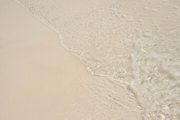 Fototapeta na wymiar Ocean wave water distribution on sandy white beach..
