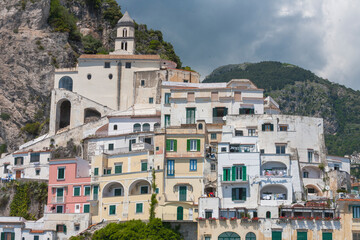 Fototapeta na wymiar Amalfi, Salerno. Panorama di case con la Chiesa di santa Maria Maggiore